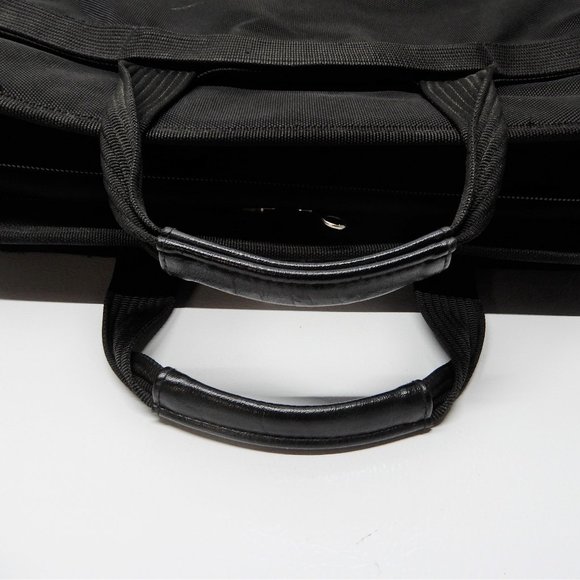 Large Bugatti Black Laptop Bag/Business Briefcase with removable shoulder strap - Picture 11 of 13